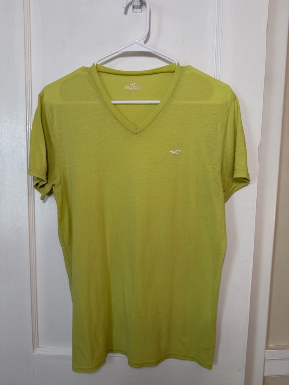 Hollister Men's Y2K V-Neck T-Shirt in Lime Green